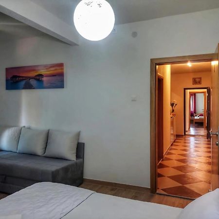 Vacation Home Keskic Velika Gata ภายนอก รูปภาพ